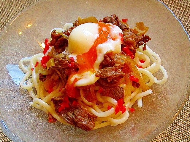 流水麺を使って卵とろーり！牛丼ぶっかけうどん♪