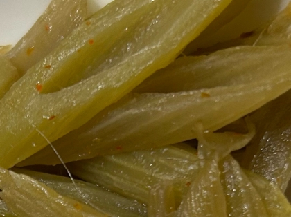 フキのごま油炒め