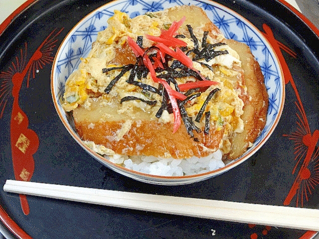 簡単ランチ☆　「薩摩揚げの卵丼」
