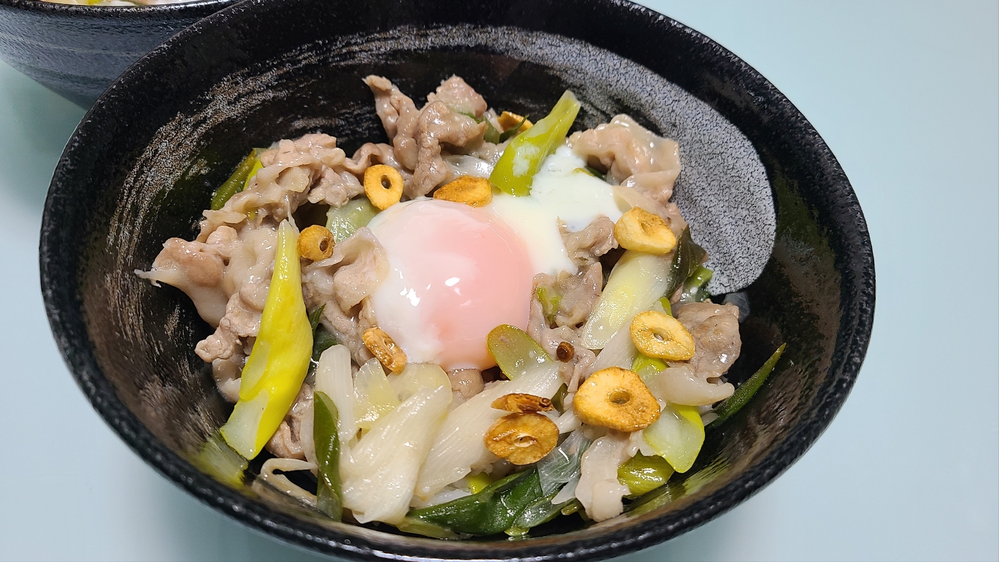 ガーリックねぎ塩レモン豚丼