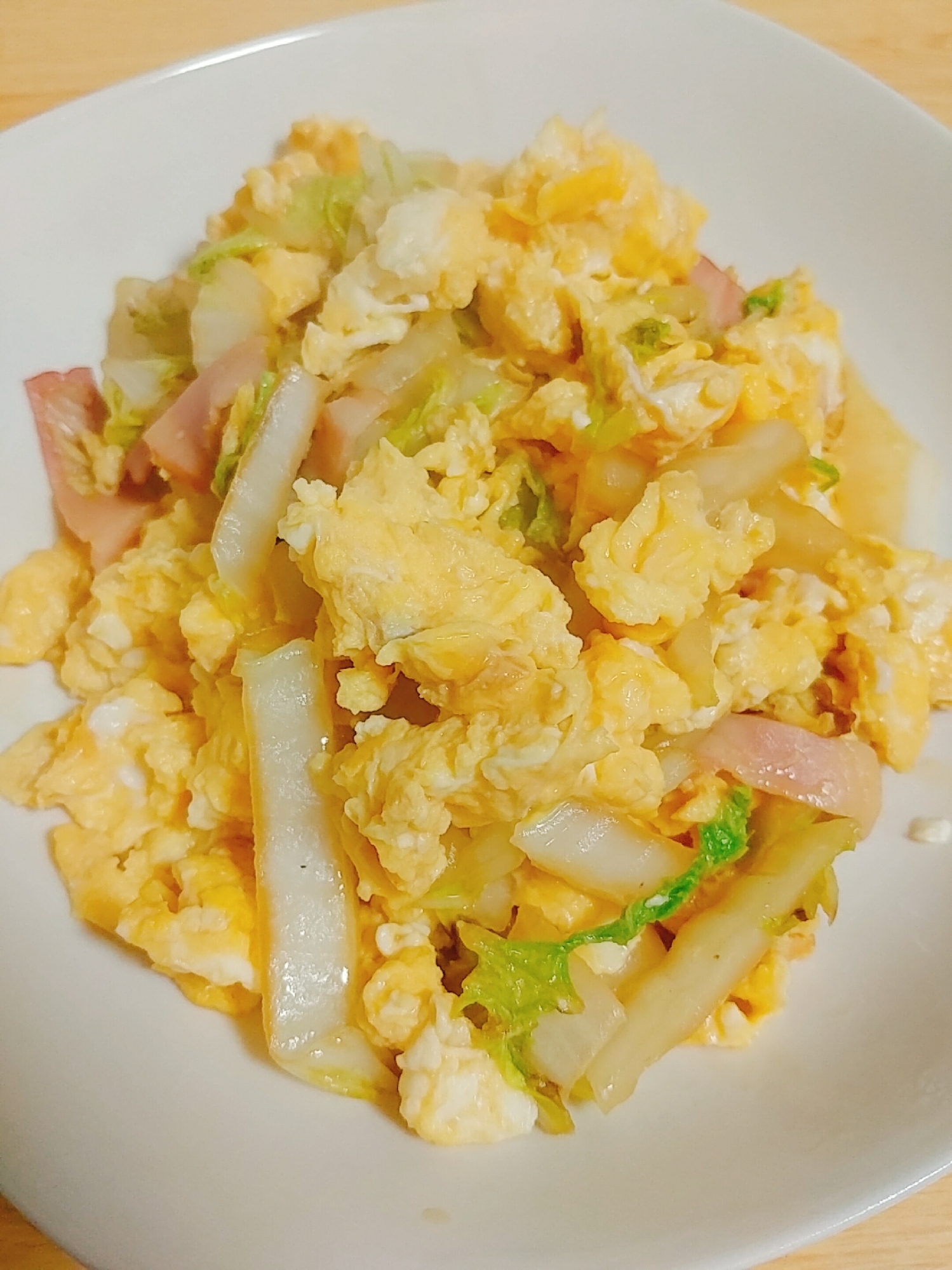 ふわふわ卵と白菜　ベーコンの炒め物