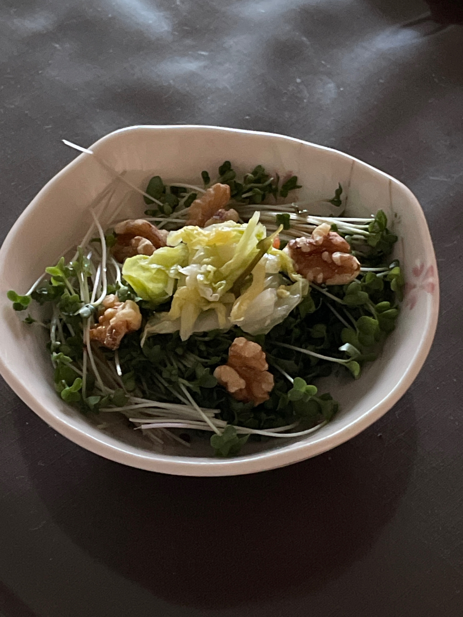 白菜の浅漬けとスプラウトブロッコリーのサラダ