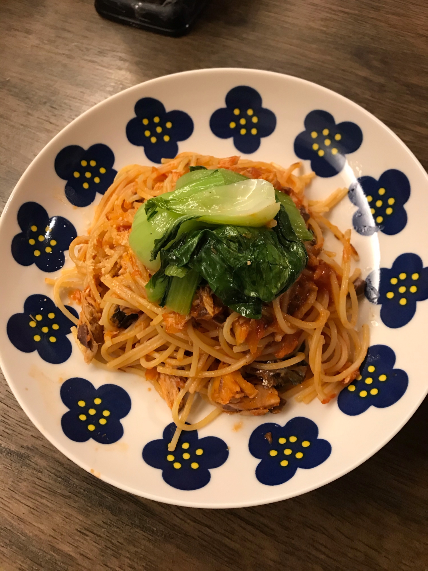 塩サバとトマトソースのパスタ