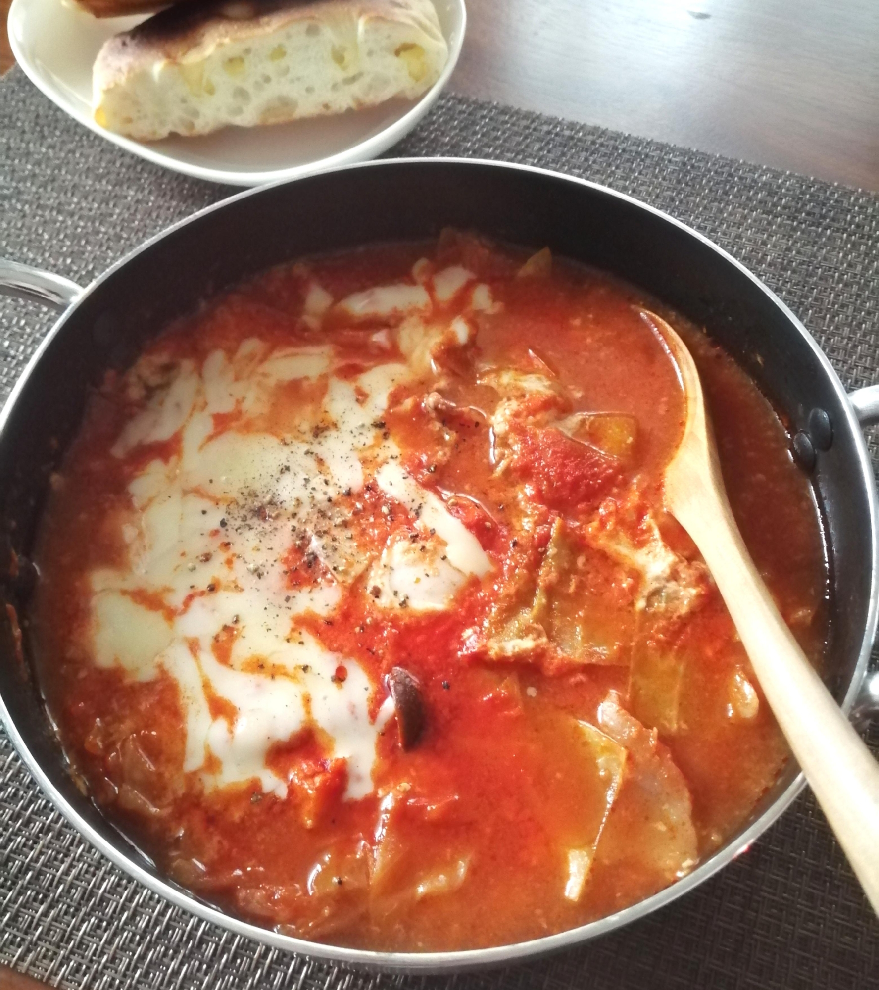 【腸活におすすめ】麺つゆとケチャップ！酒粕トマト鍋