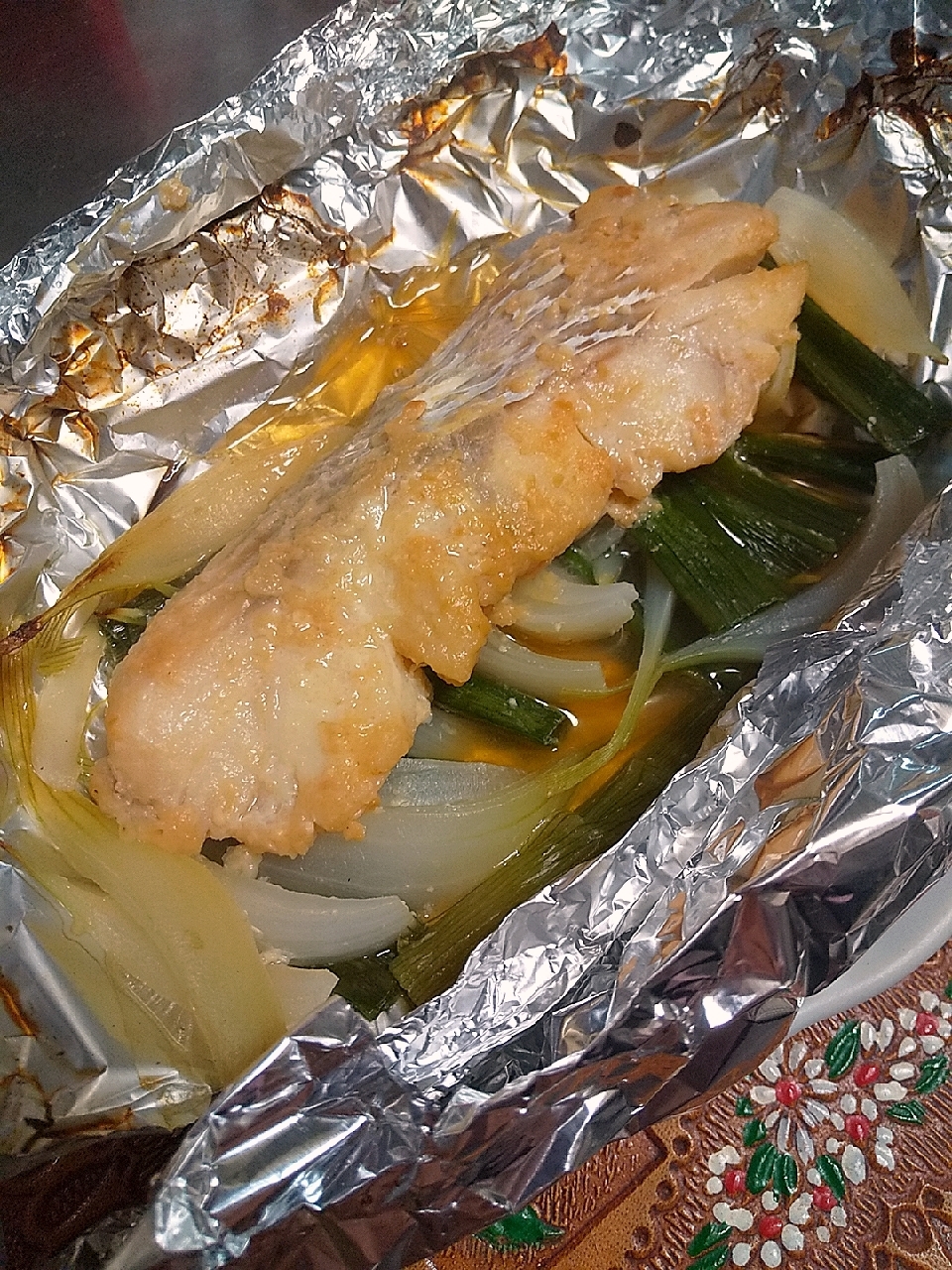 葉玉葱と鱈のにんにく味噌漬けのホイル焼き