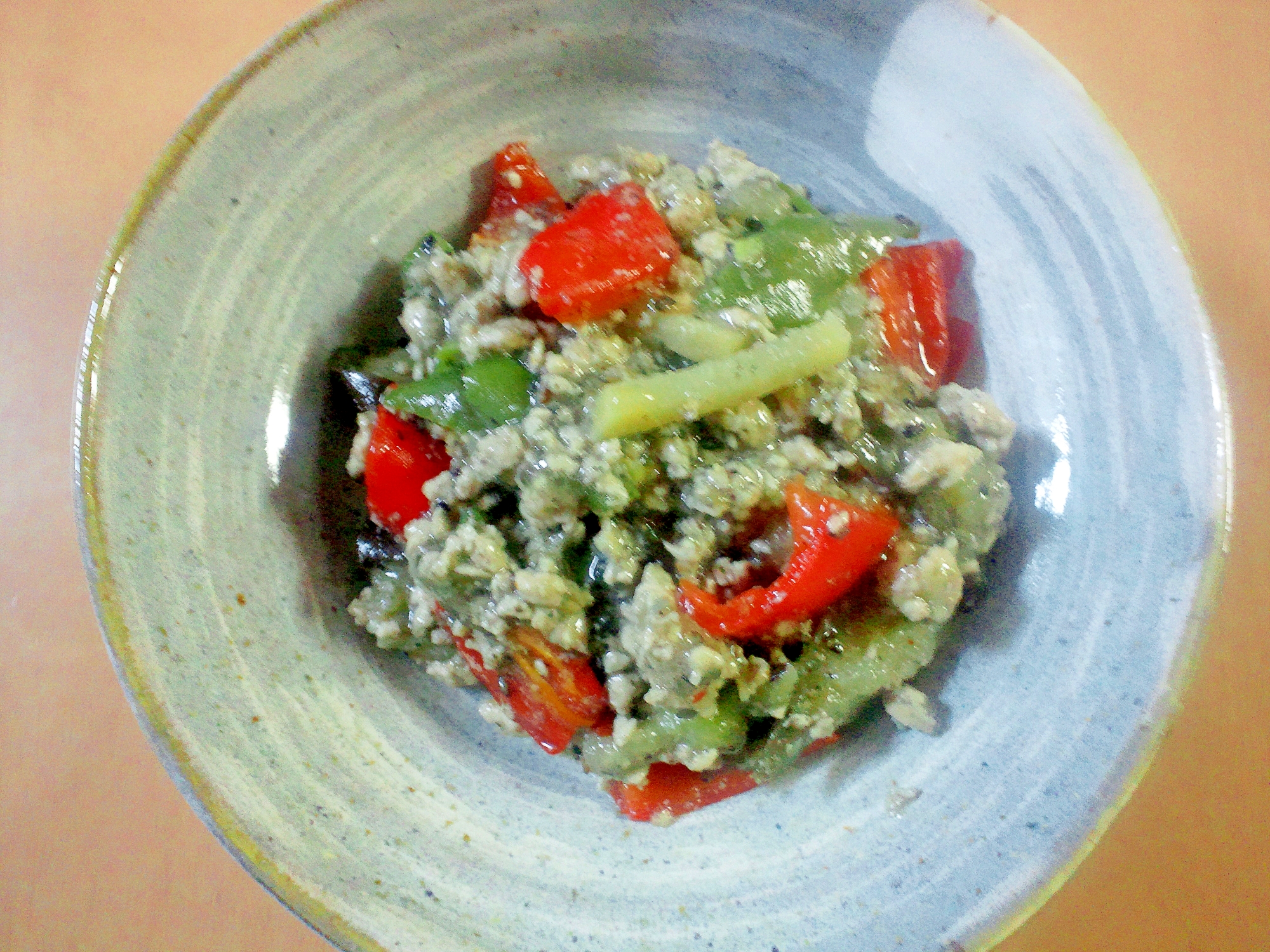 胡麻たっぷり♪茄子とピーマンの鶏そぼろあんかけ♪