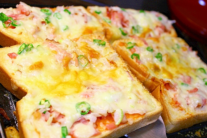 ベーコンのピザトースト