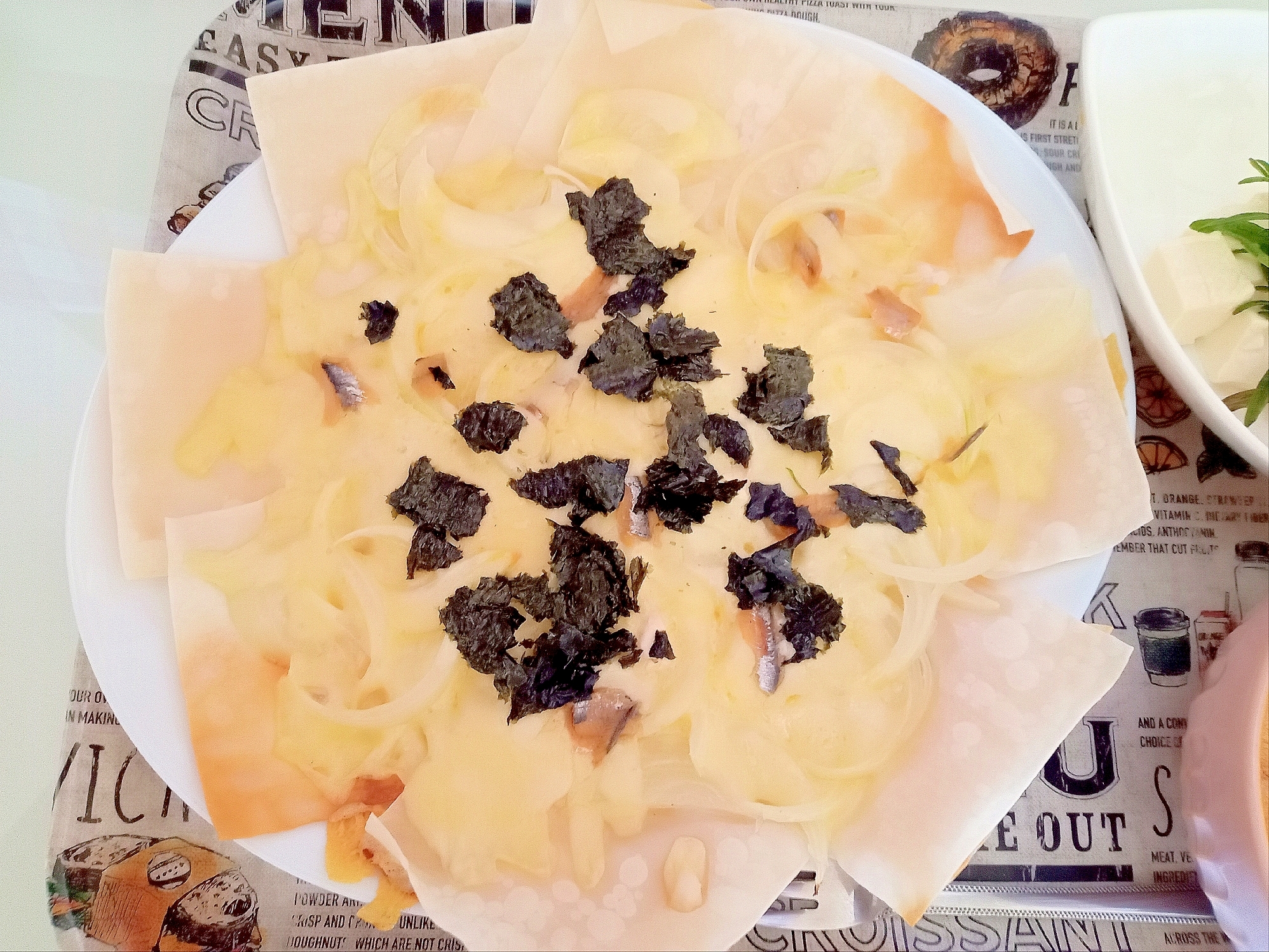 ワンタンの皮のアンチョビ、パリパリピザ