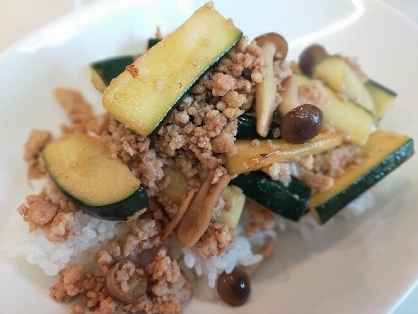 超特急♡丼にも♡ズッキーニとしめじのひき肉炒め