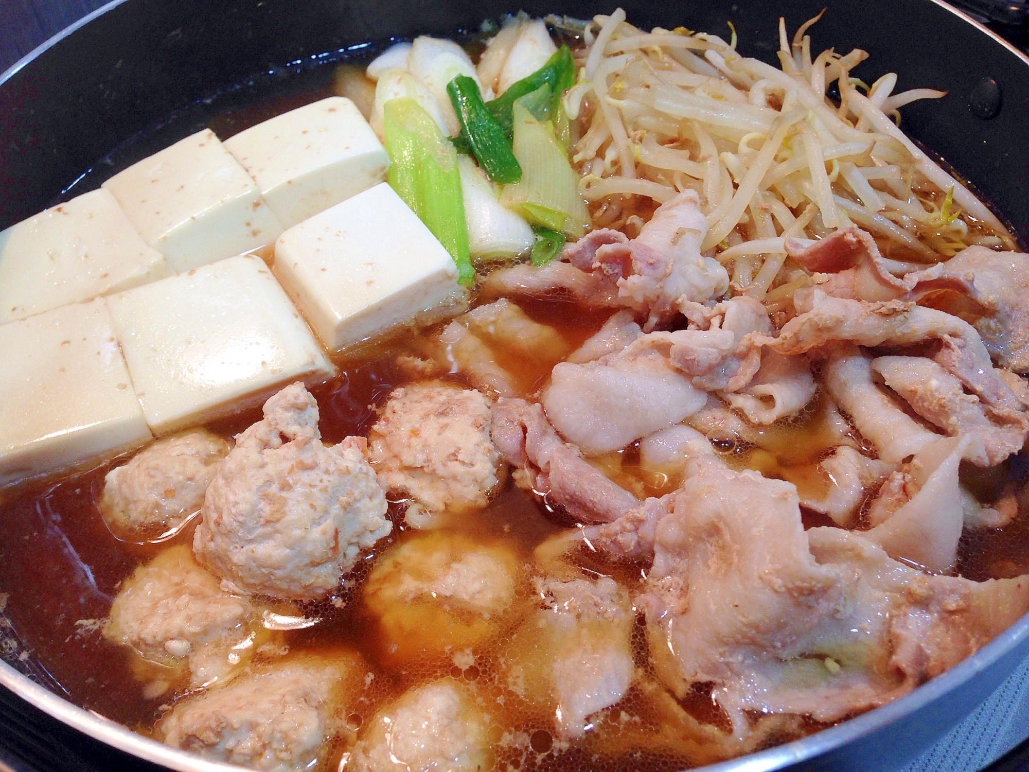 鍋キューブで☆鶏団子と豚肉の寄せ鍋