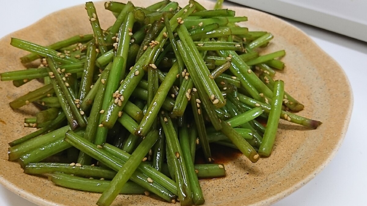 芋のつるのきんぴら炒め レシピ 作り方 By うさりえる 楽天レシピ 芋のつるのきんぴら炒め レシピ 作り方 By うさりえる 楽天レシピ