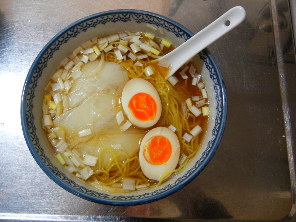 醤油ワンタン麺