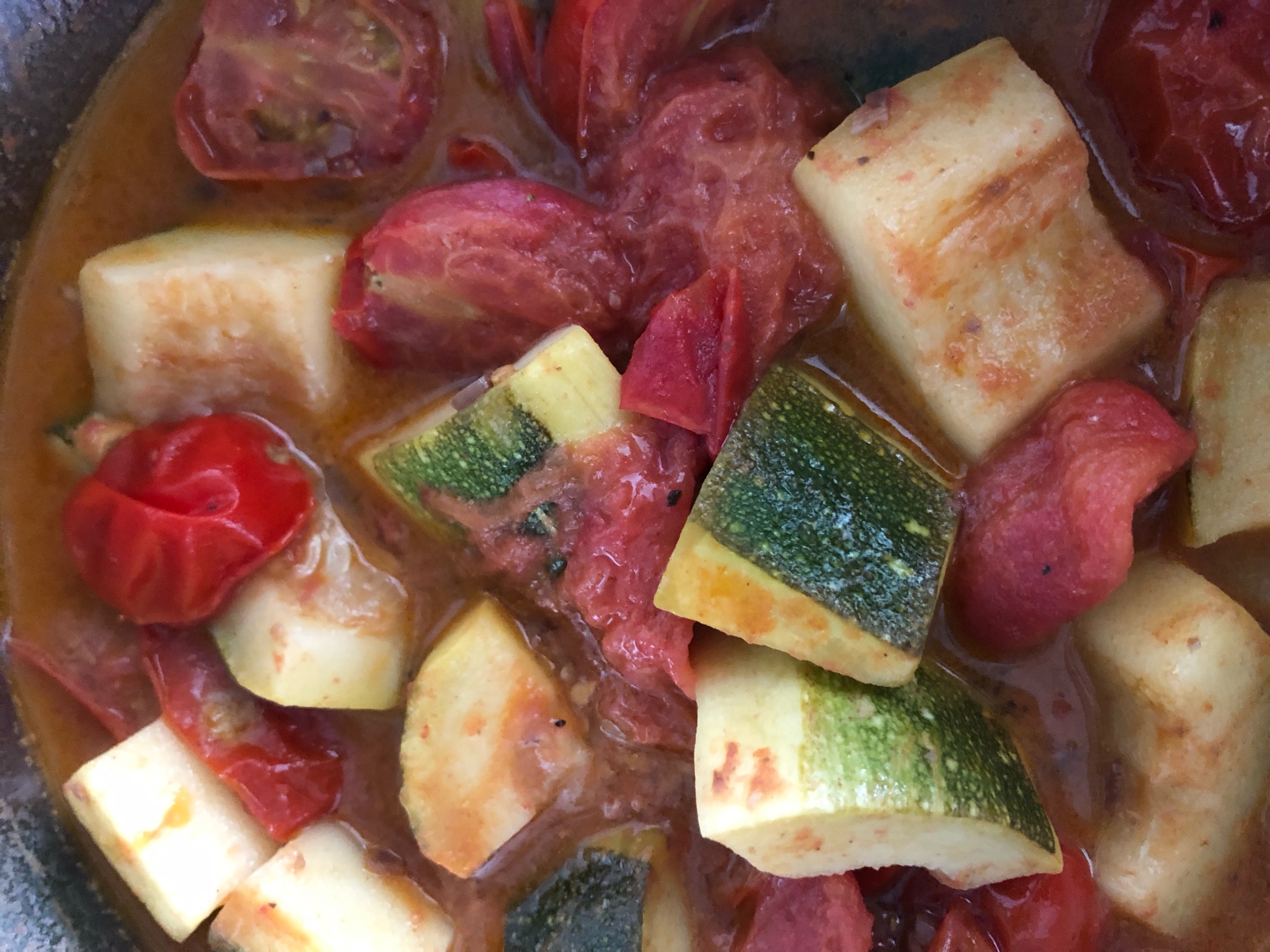 トマトとズッキーニのアンチョビ煮