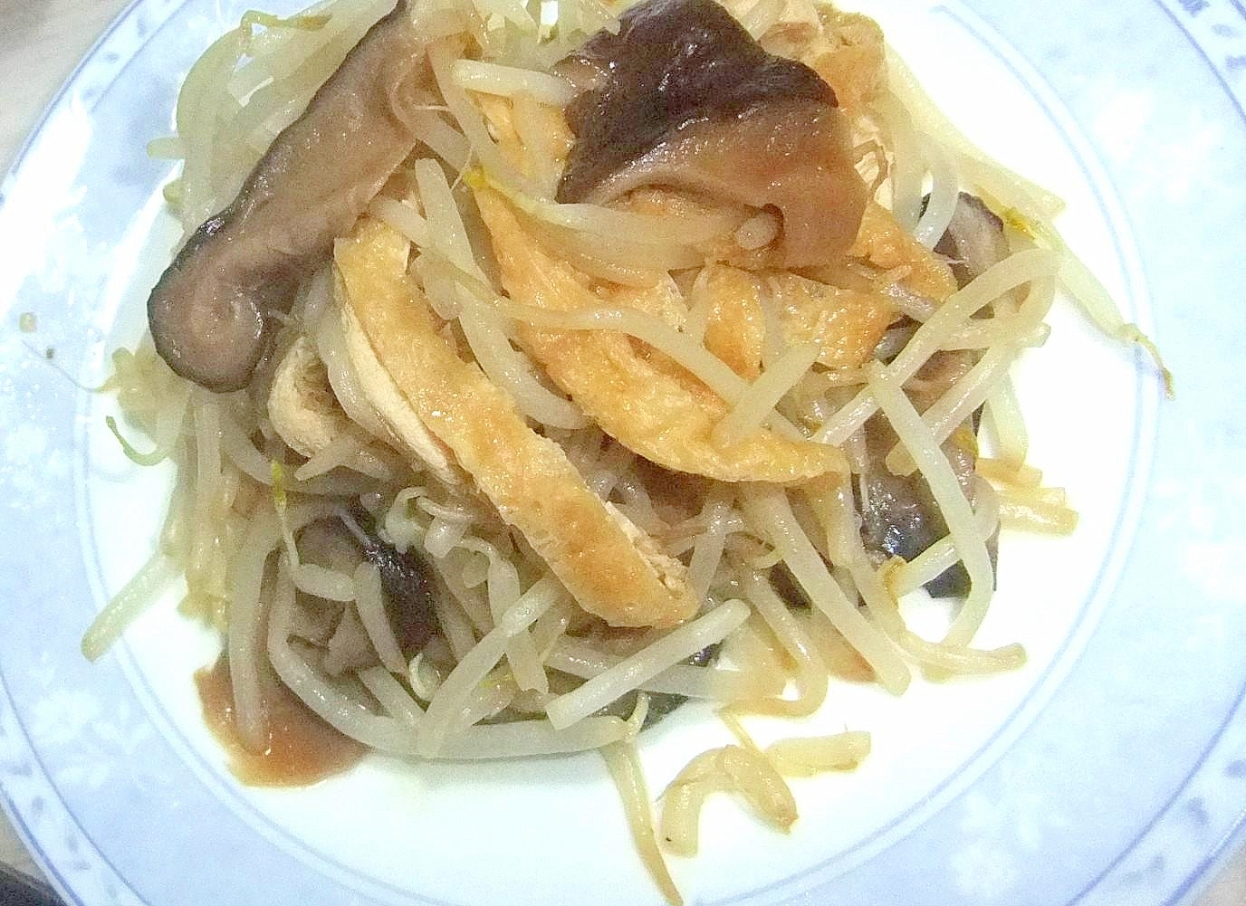モヤシ椎茸油揚げ炒め