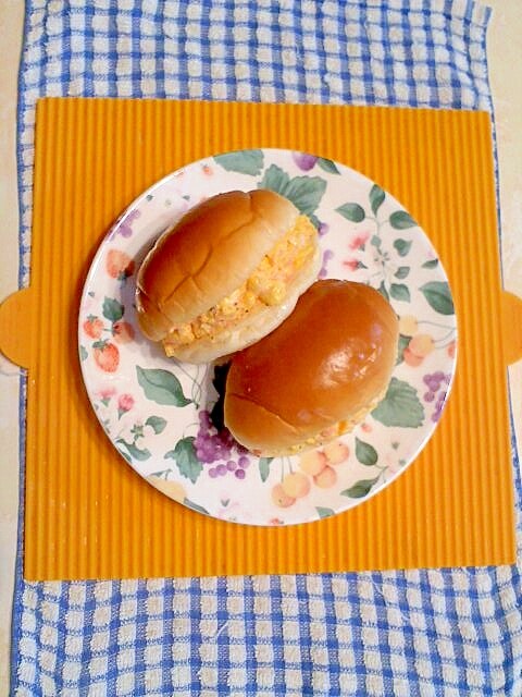 スクランブルエッグのロールパン レシピ・作り方 by さくらぐみ - 楽天