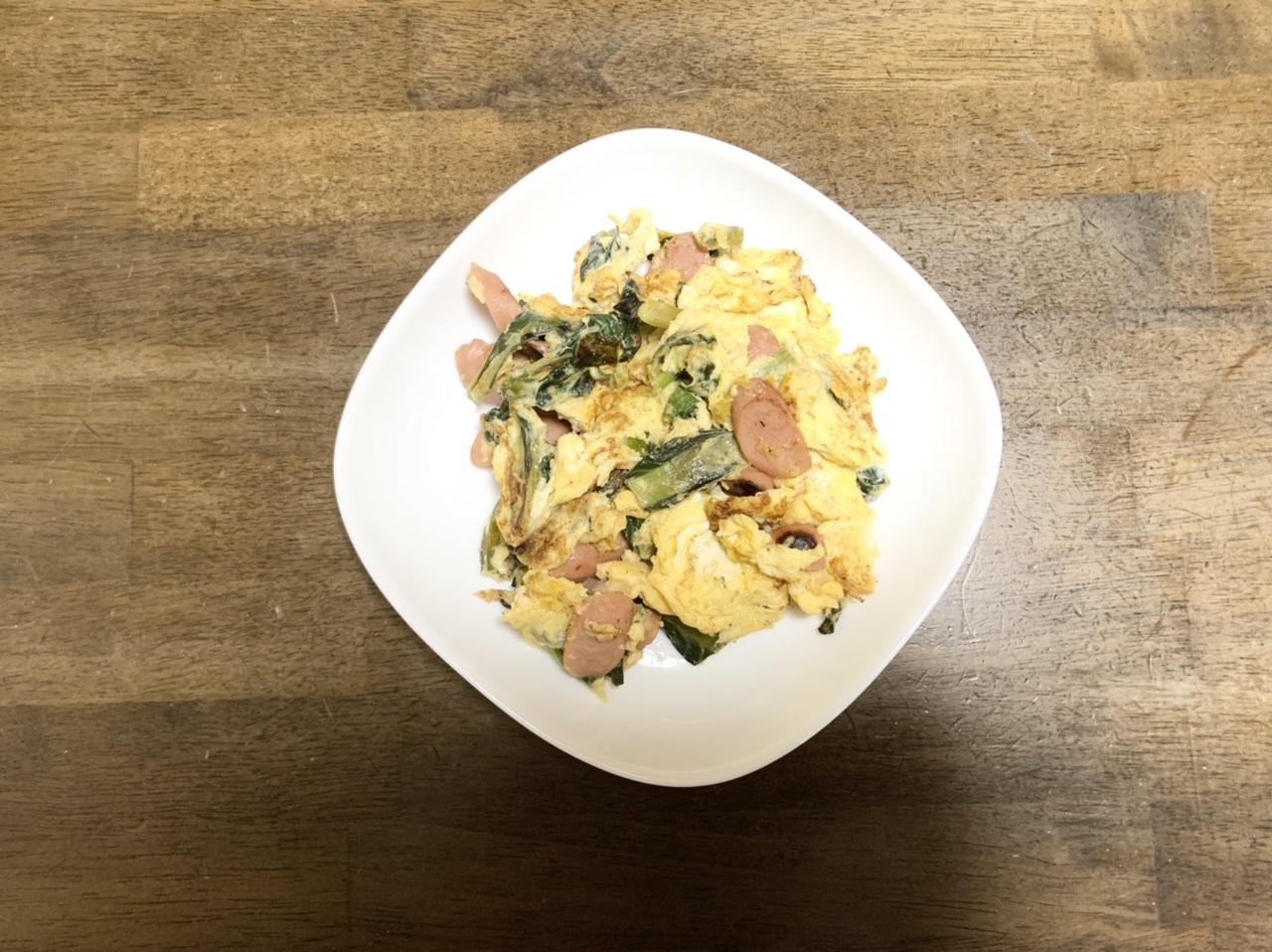 卵レシピ　卵と小松菜とソーセージのマヨ炒め