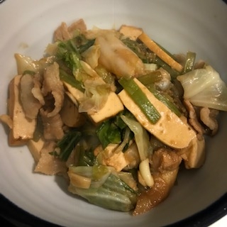 実は豆腐を炒めるのは、初めて(^^;;
白菜の代わりにキャベツを使いましたが、美味しくできました。
おかげさまで料理のレパートリーが広がりました♪
リピします！
