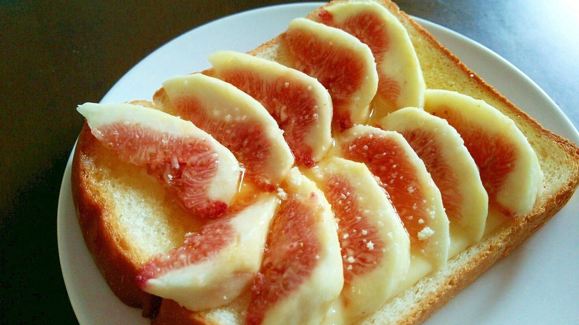 いちじくのハニーチーズトースト
