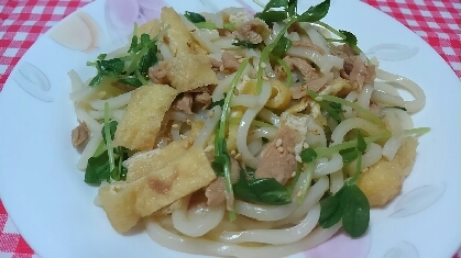 豆苗と油揚げ、ツナのソース焼きうどん