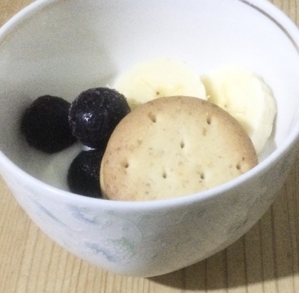 今日のヨーグルト♡ブルーベリーバナナ&好きなお菓子