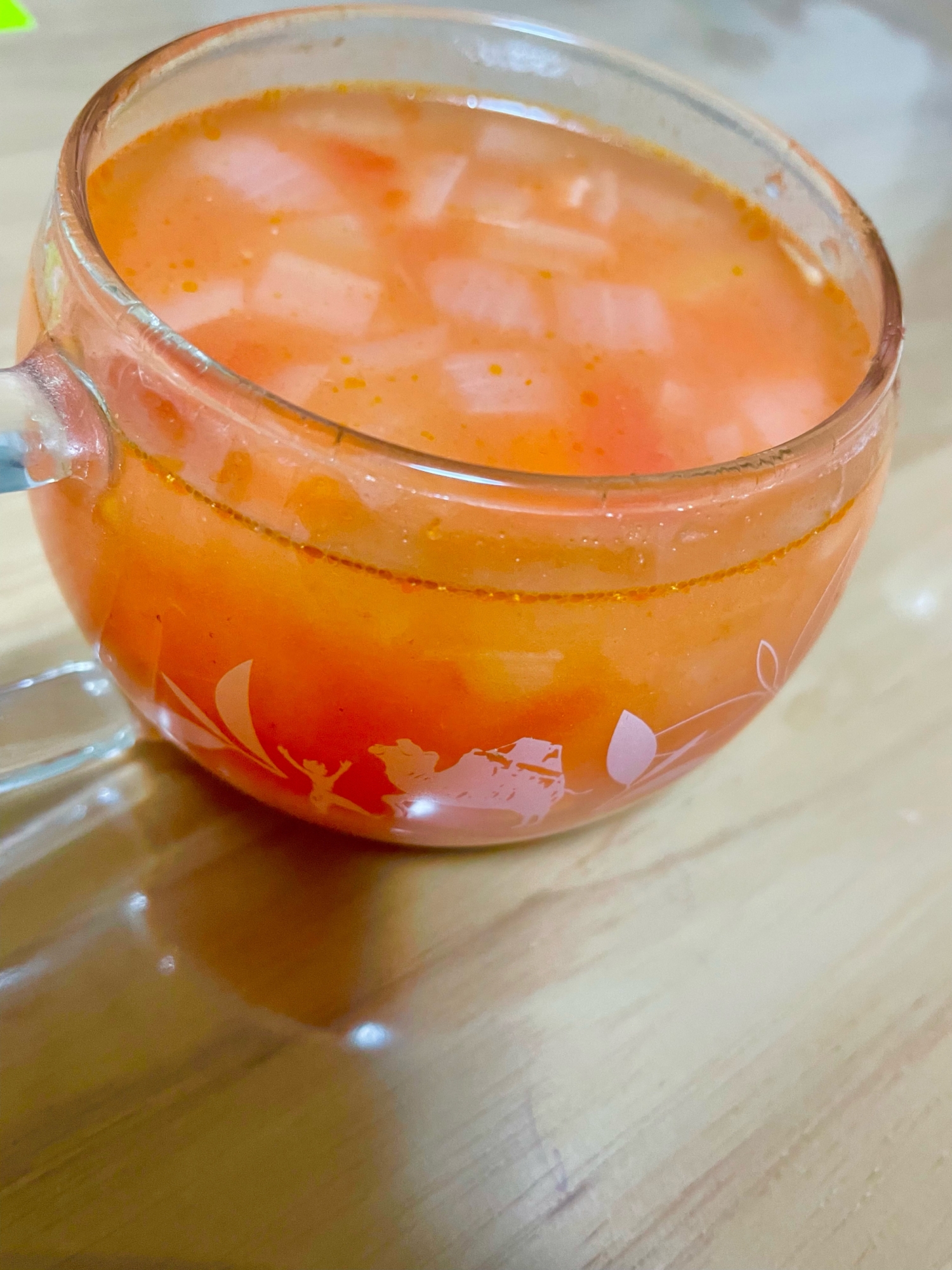 トマトと玉ねぎで簡単コンソメスープ