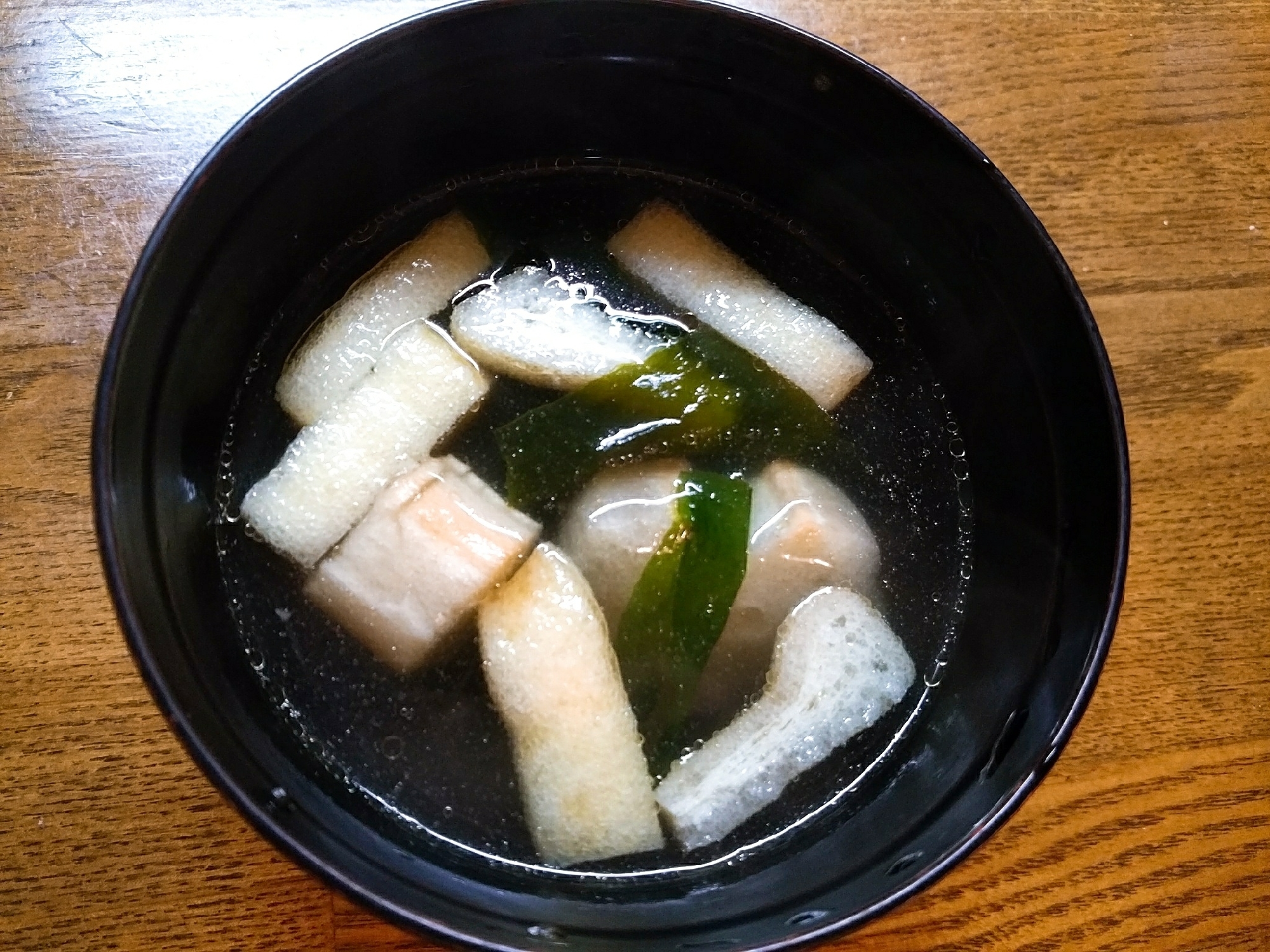 油揚げと麩とワカメの中華スープ