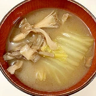 白菜と舞茸の味噌汁