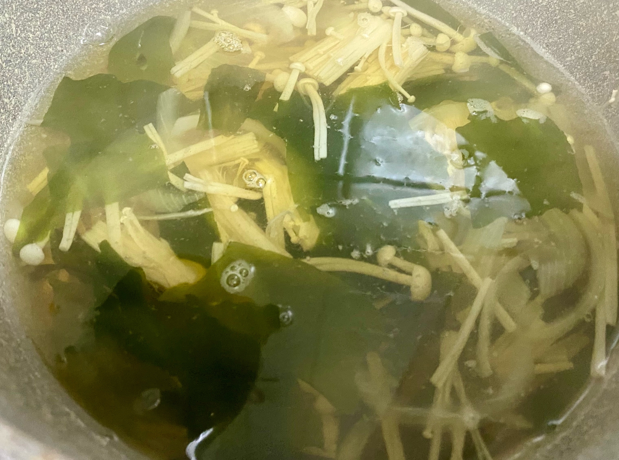 わかめと玉ねぎのすまし汁