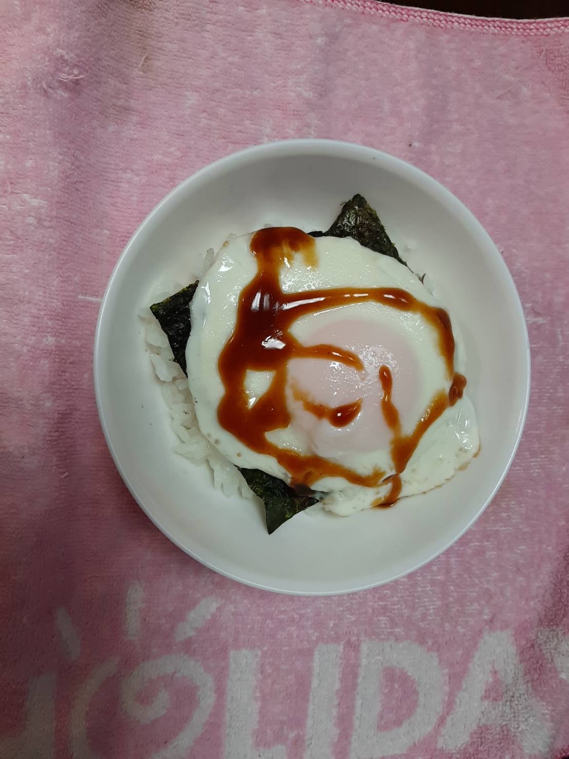 海苔のせた目玉焼き丼