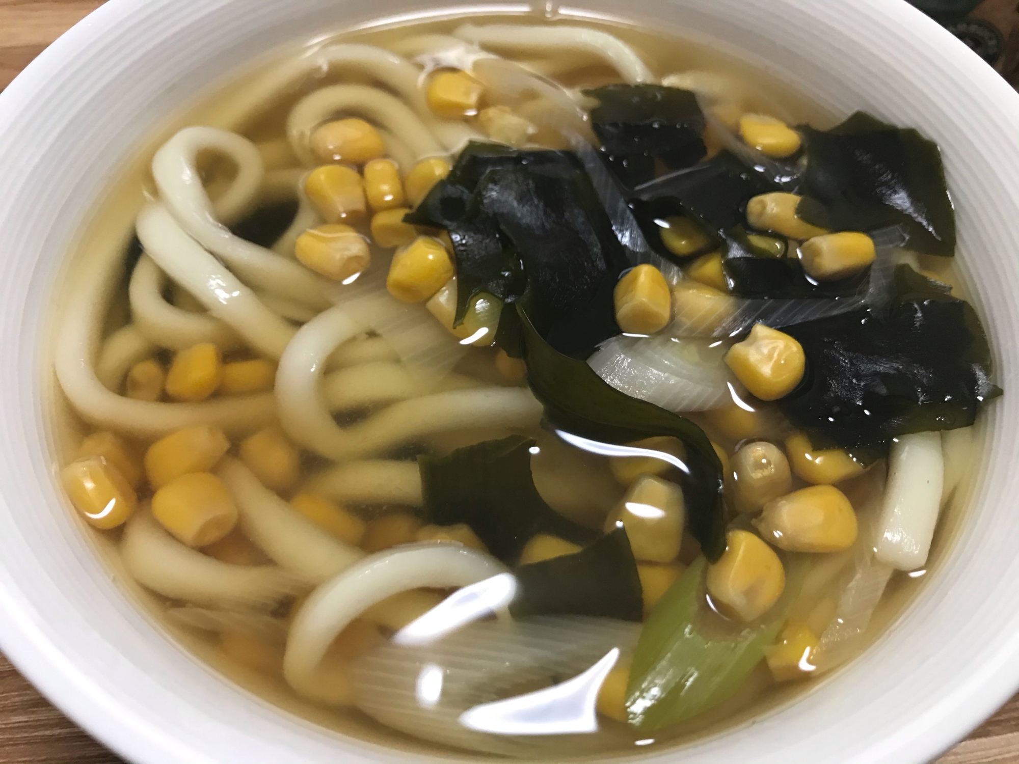 【おいしい温まる】コーンとわかめのうどん