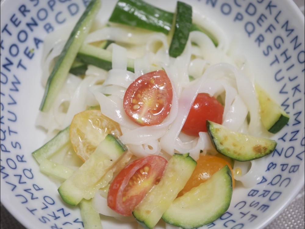 フォーの麺でサラダ風