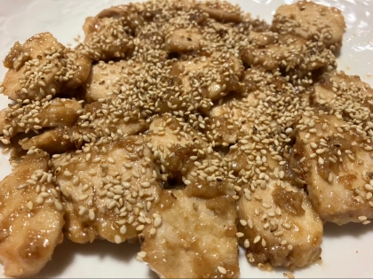 子供が大好き(^^)鶏むね肉のゴマ照り焼き♪