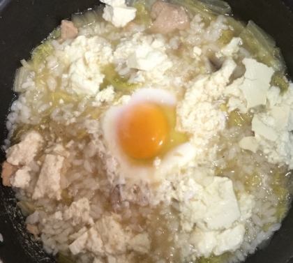 鍋の〆にアツアツ卵雑炊