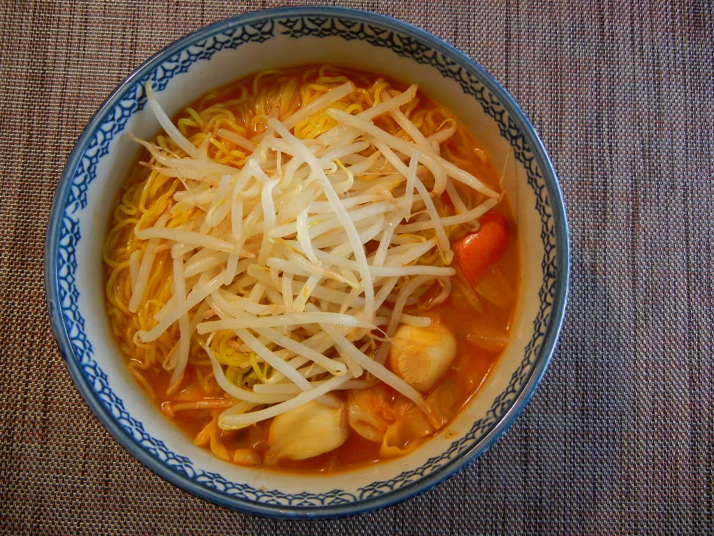 にんにくトマトもやしラーメン