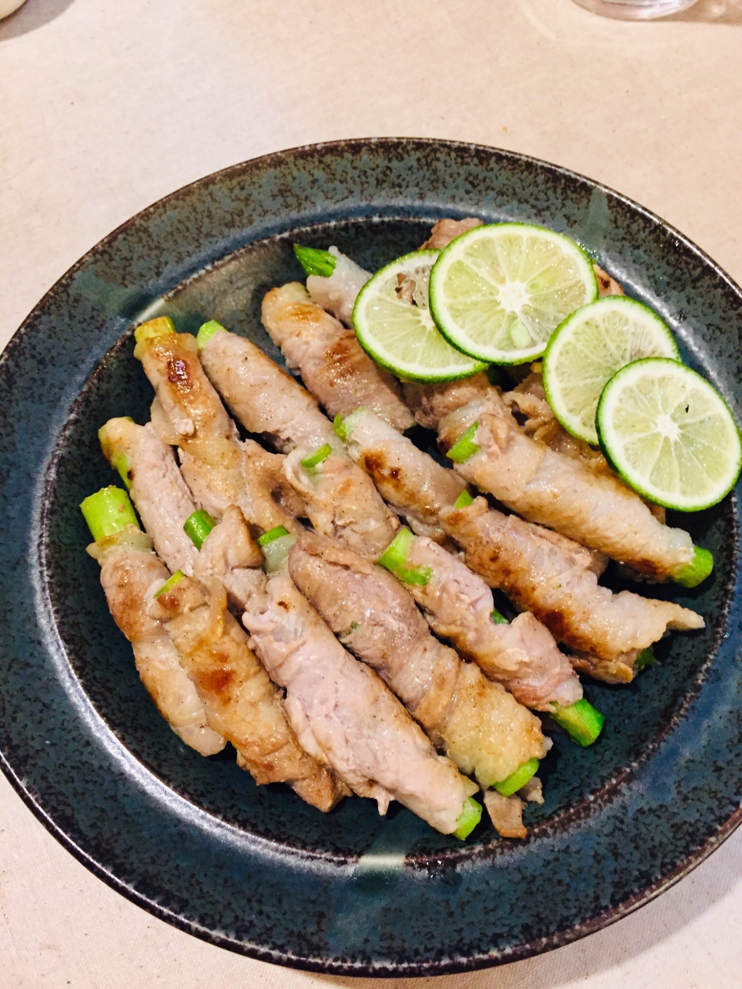 食べやすい！アスパラの肉巻き すだち添え