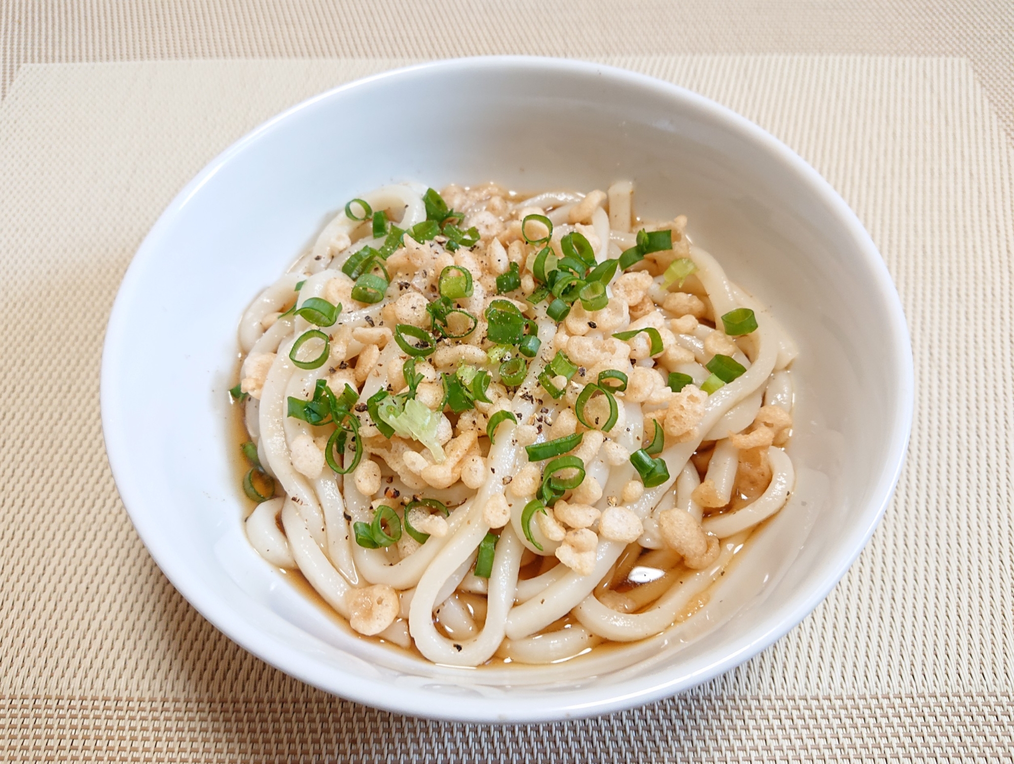 冷やしぶっかけスパイスたぬきうどん