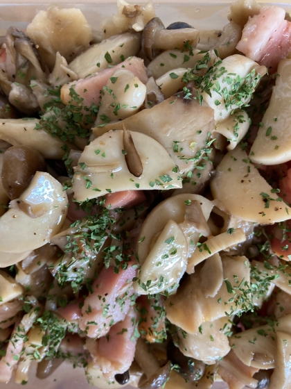 パンが足りなくなる！きのことベーコンのアヒージョ