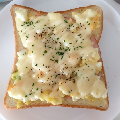 余ったポテトサラダを食パンに！ポテサラトースト