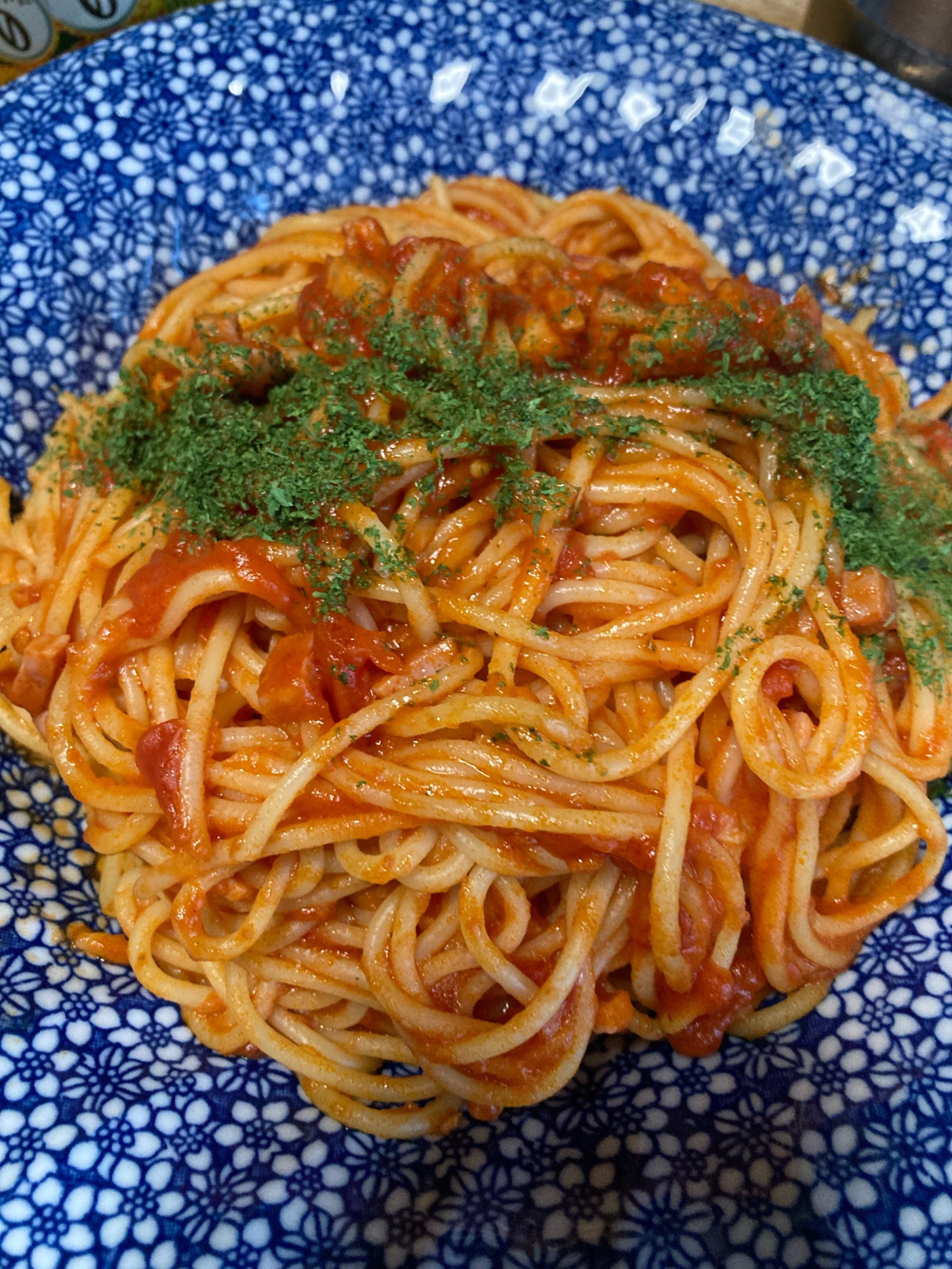 トマト缶で作る　ニンニクとベーコンのスパゲッティ