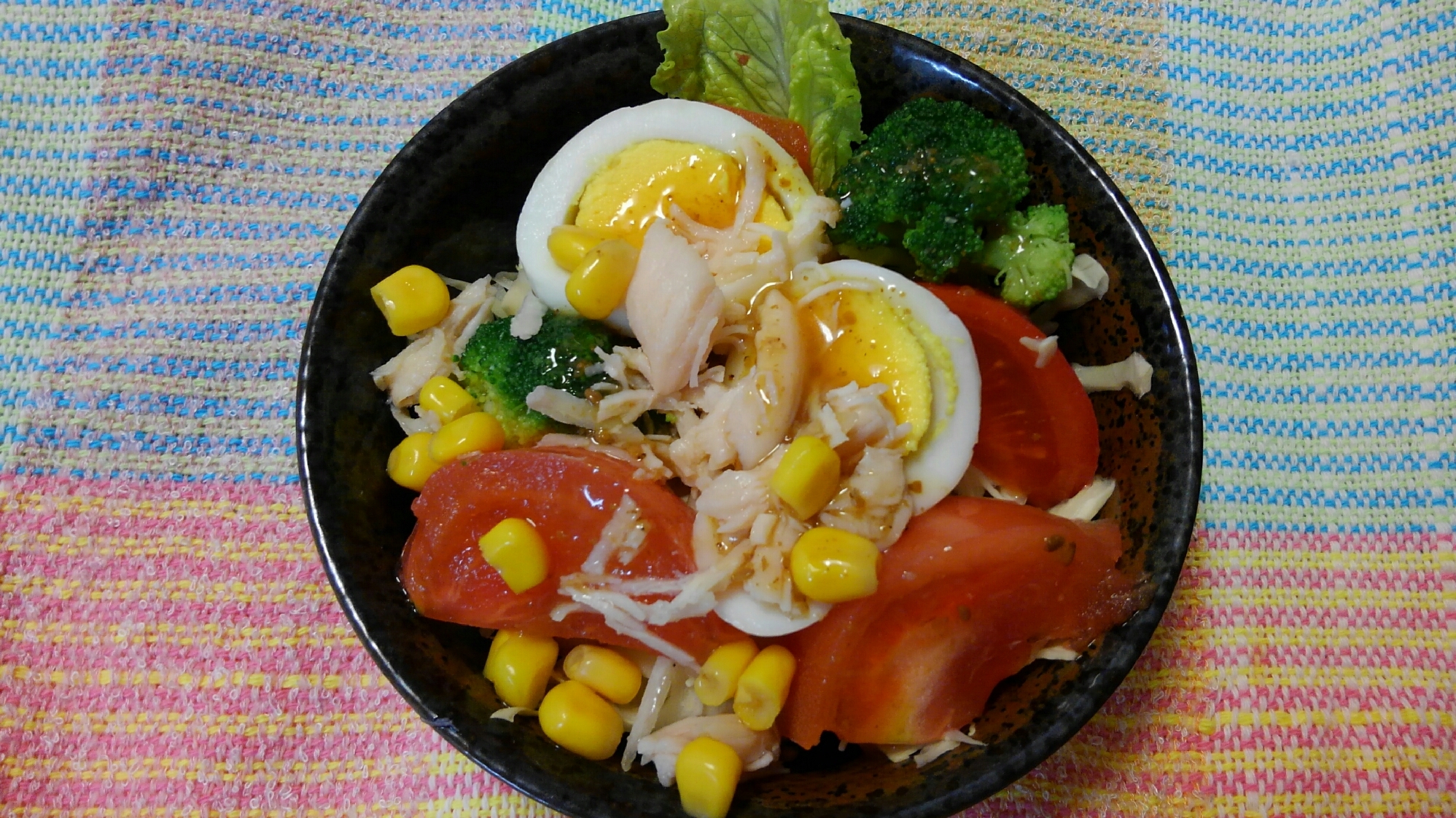 ゆで卵ととりささみ、コーン缶のサラダ(^o^)