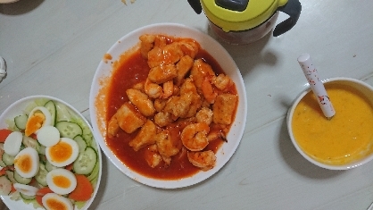 エビと鶏肉で作りました！子供が辛いもの苦手なので辛くないのがよかったです
ごちそうさまでした(*^^*)