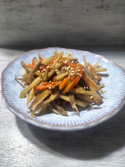 きょうはこちら♬ちょうどごぼうと塩麹があったのできんぴらごぼう作ってみました♡優しい甘さの美味しいきんぴらに(๑´ڡ`๑)素敵レシピ感謝です❦