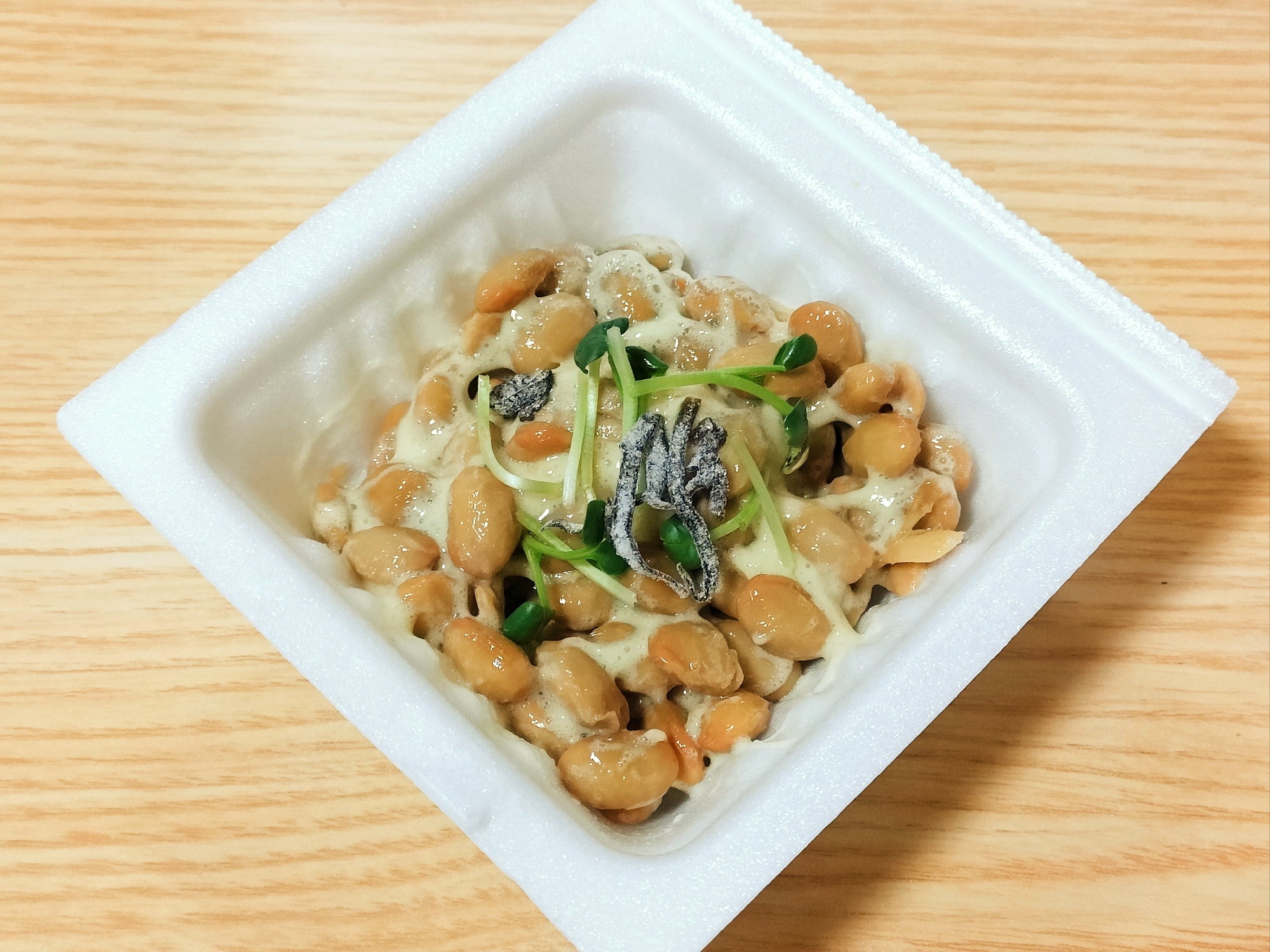 かいわれ大根と塩昆布の納豆