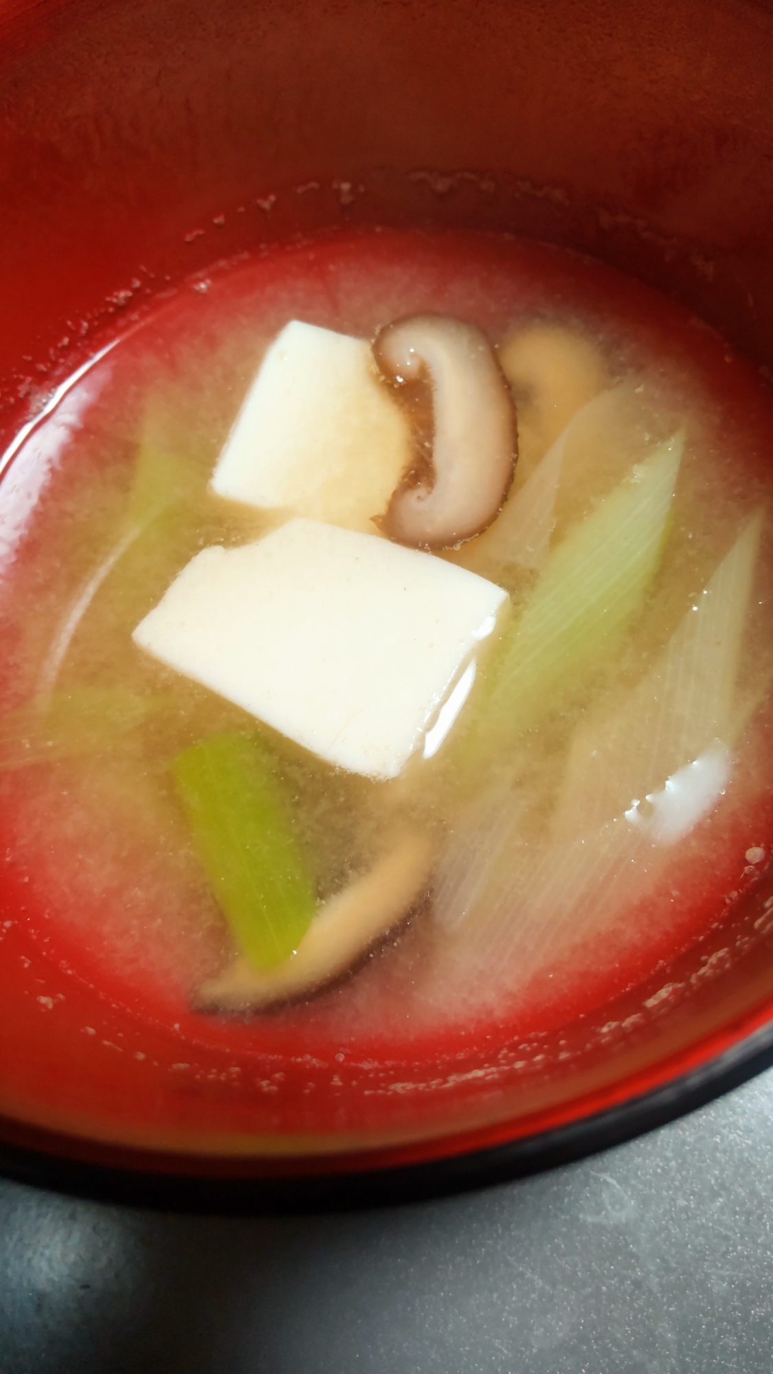 豆腐長ネギ椎茸の味噌汁