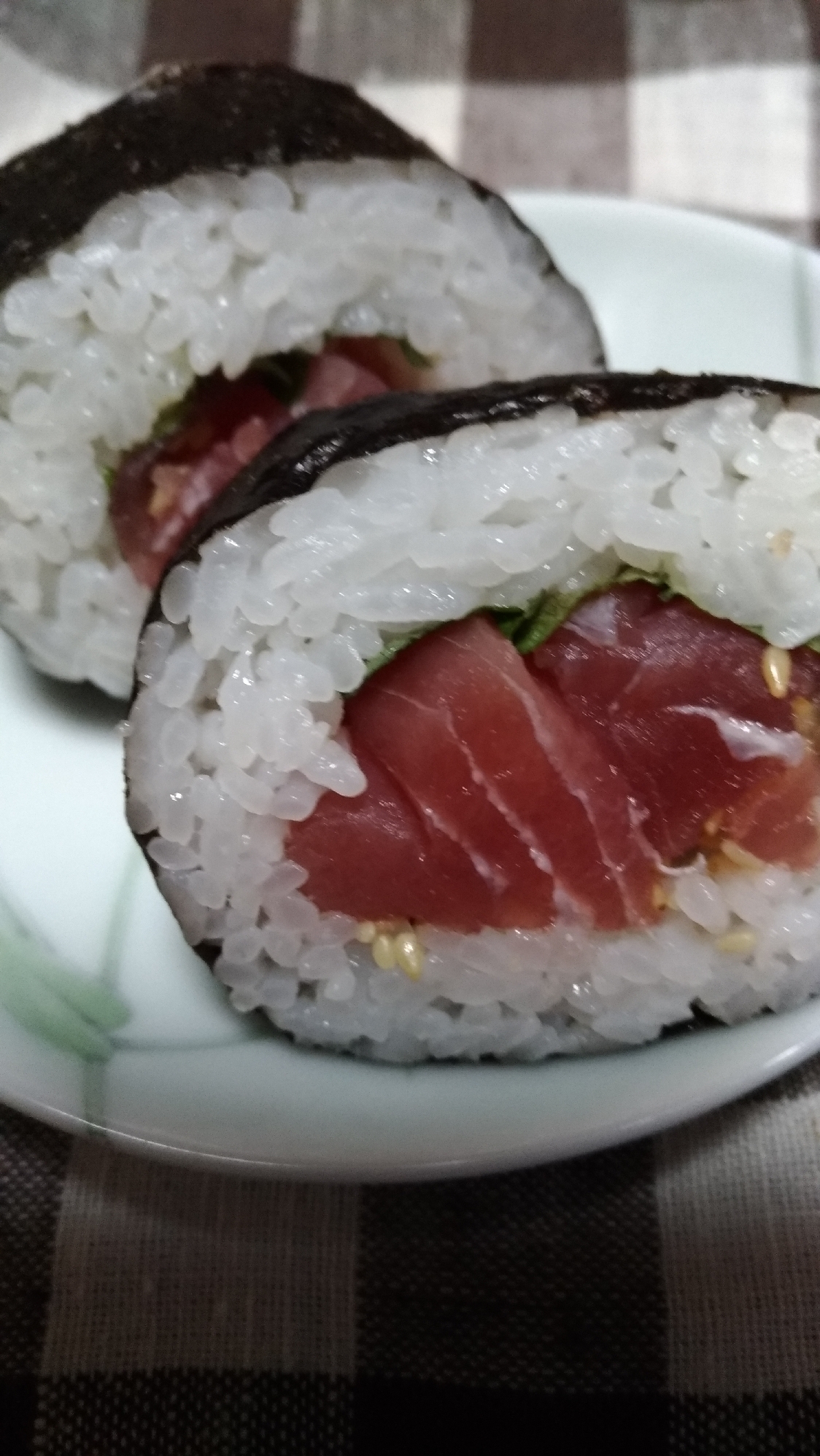 辛子醤油で食べる鉄火巻