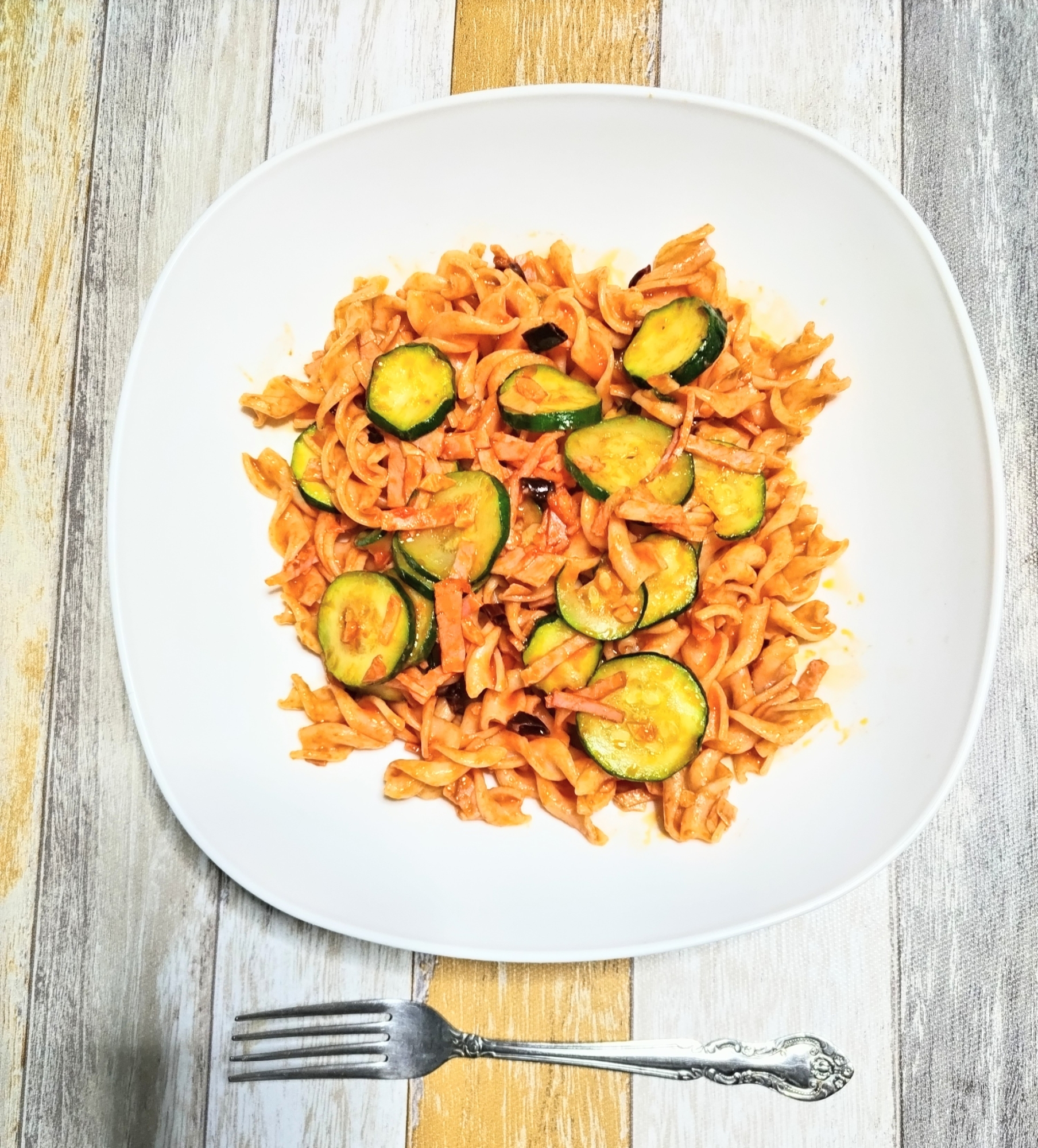 ズッキーニでフジッリアラビアータ