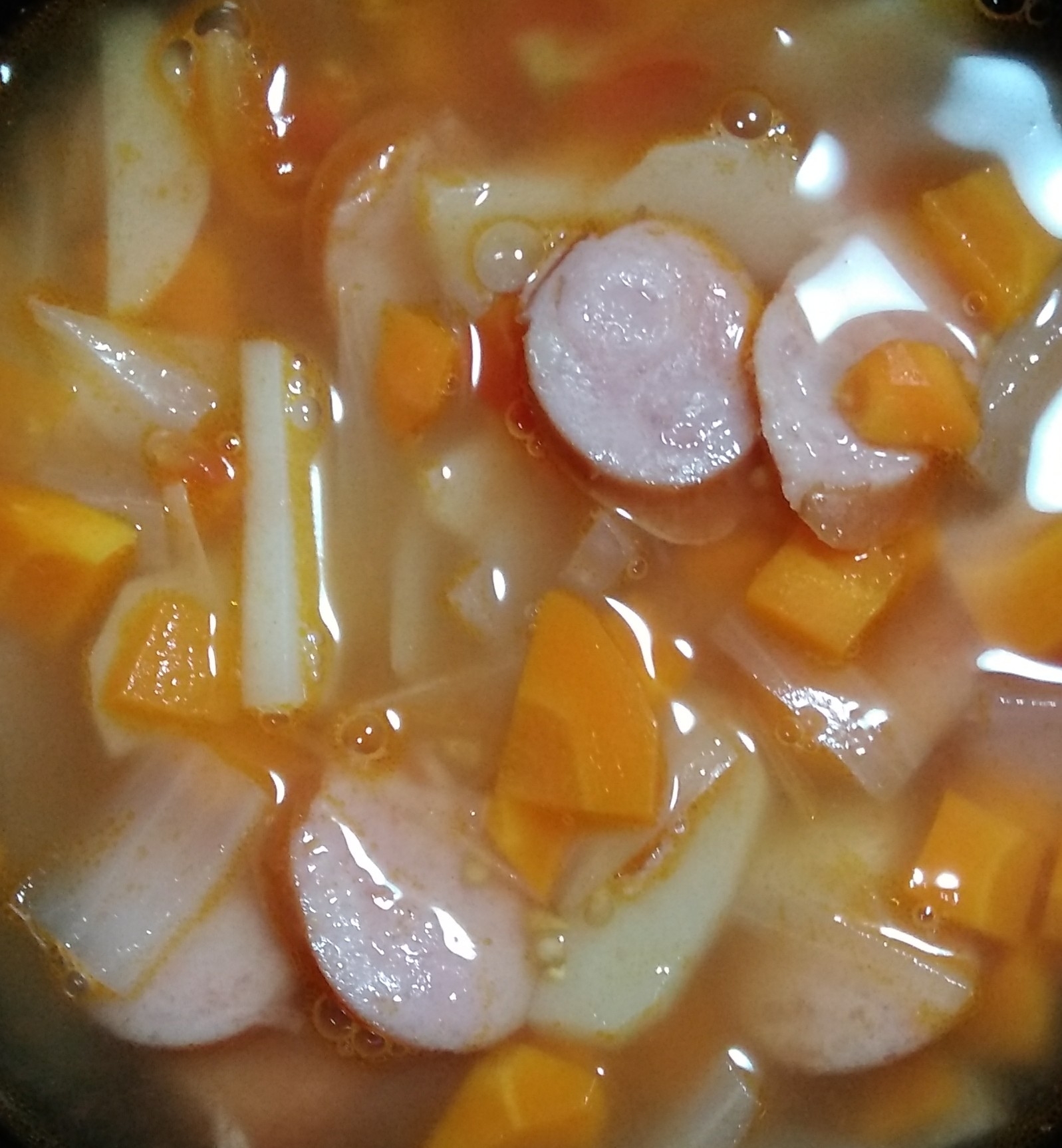 優しいお味。いろいろ野菜のコンソメスープ☆彡