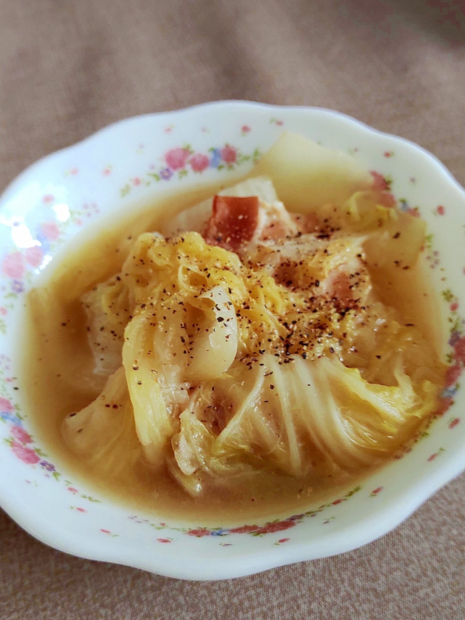 白菜とベーコンのコンソメスープ