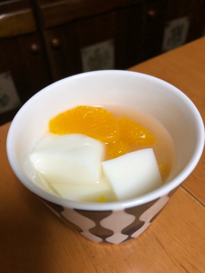 なめらかで美味しい♡
杏仁豆腐の粉がなくても作れるなんて嬉しい^_^
リピートします！
くこの実が無かったので、みかんの缶詰でつくりました^_^