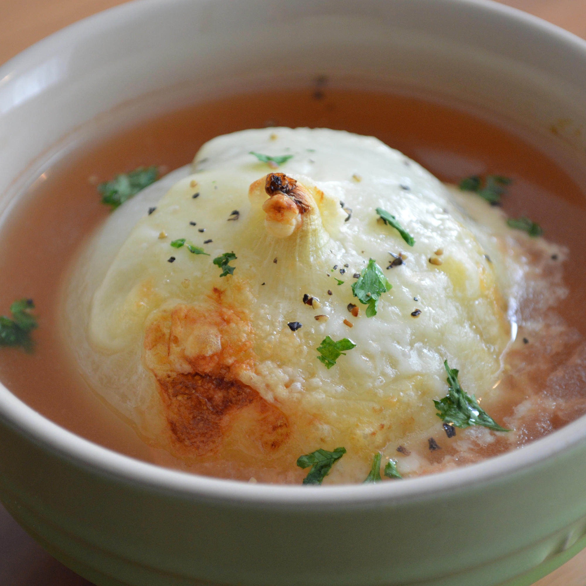 新玉丸ごと!「オニオングラタンスープ」